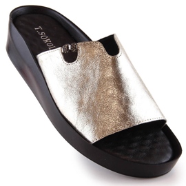 Damenhausschuhe aus Leder metallic gold T.Sokolski L23-346 golden 1