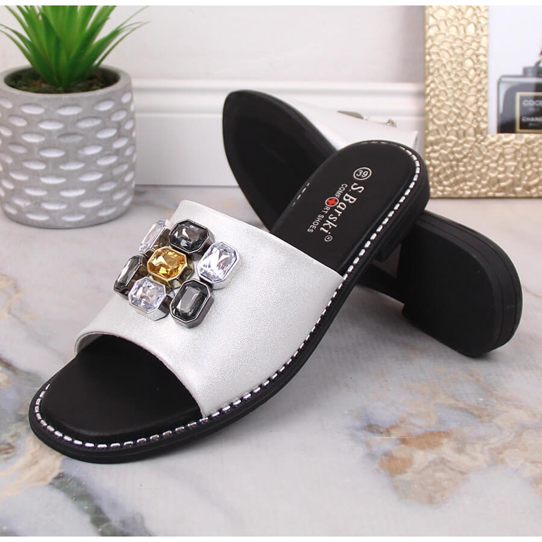 Flache bequeme weiße Damenhausschuhe mit Zirkonen S.Barski Kv 2775-31 1