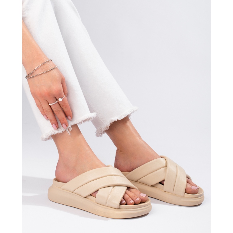 Hausschuhe auf der LA.FI-Plattform beige 1