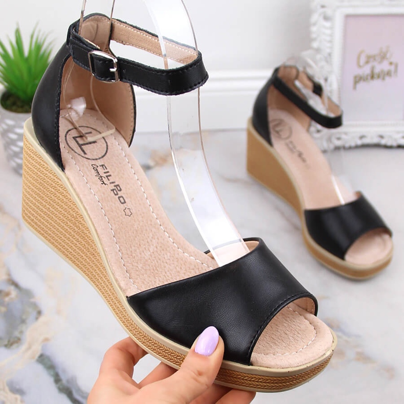 Bequeme Damen Keilsandalen aus Leder schwarz Filippo DS4507 1