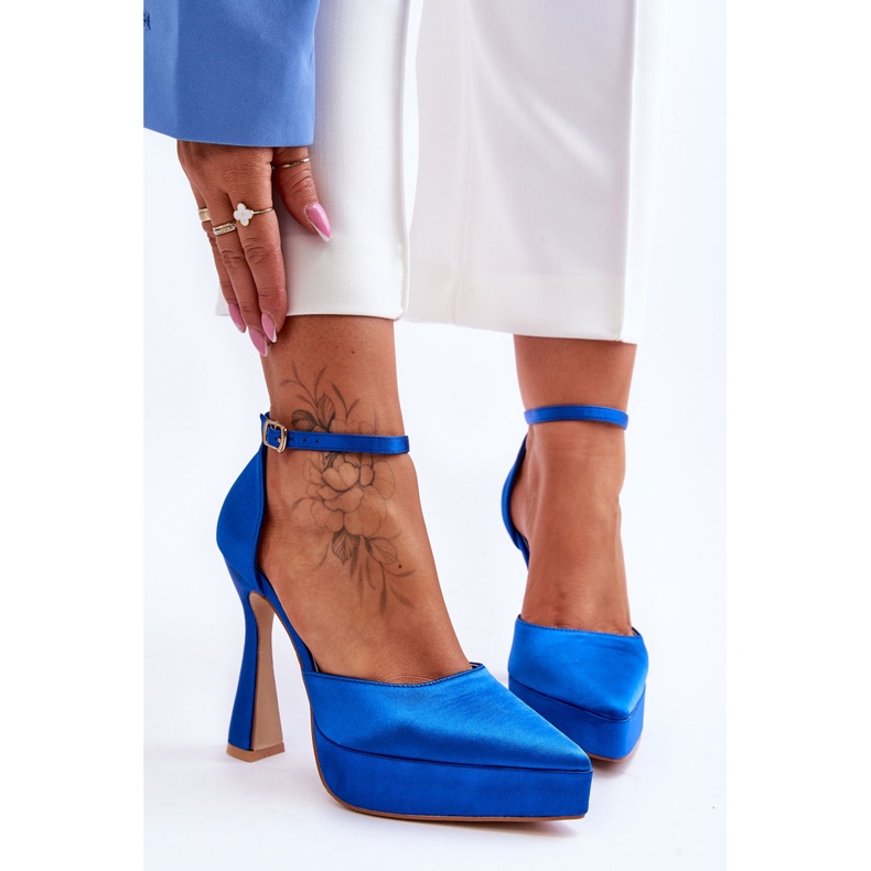 Modische Pumps auf einem breiteren High Heel Blue Madness blau 1