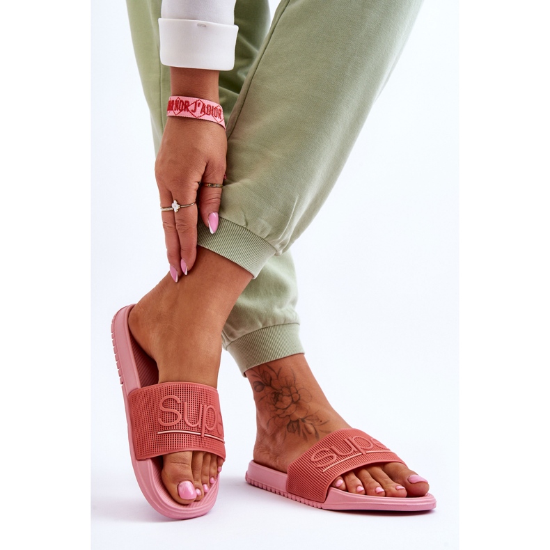 Leichte Damenpantoffeln mit rosa fröhlicher Aufschrift 2