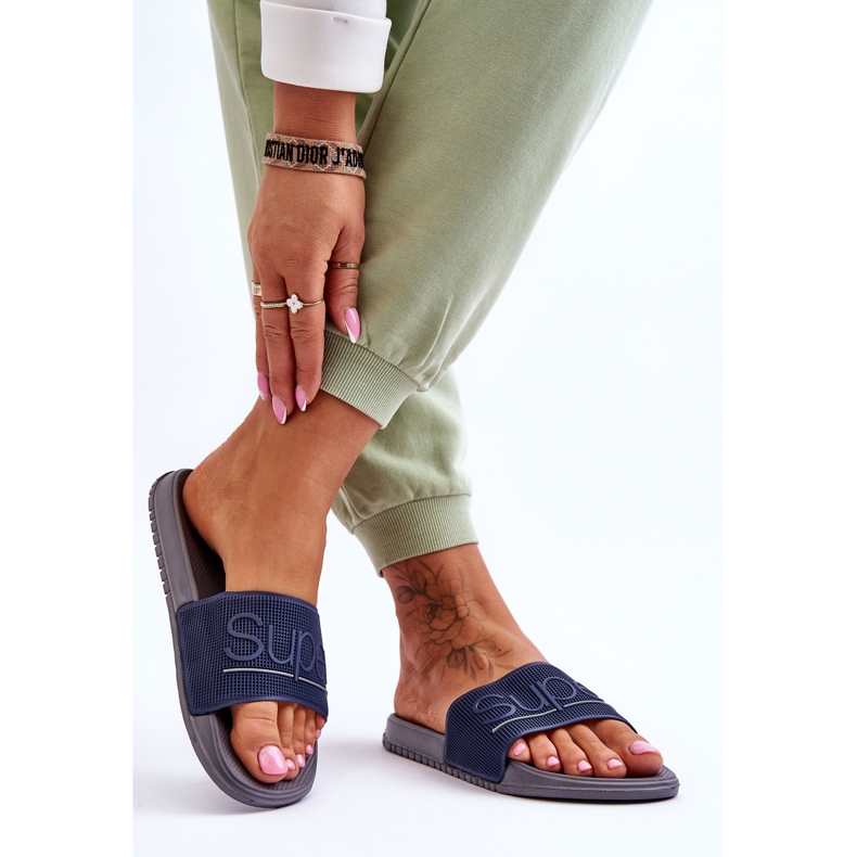 Leichte Damenhausschuhe mit marineblauer Merry-Inschrift 2