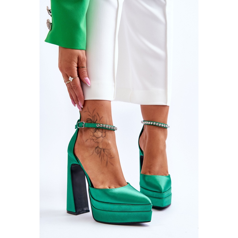 Modische Pumps auf einem Absatz Grün Santoro 1