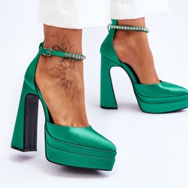 Modische Pumps auf einem Absatz Grün Santoro 2