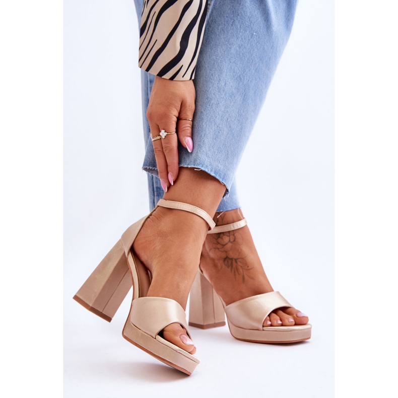Satinsandalen auf Chunky Heels Beige Ewigkeit 2