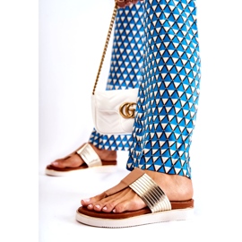 Frauenflip-Flops auf beige-Gold-Plattform 4