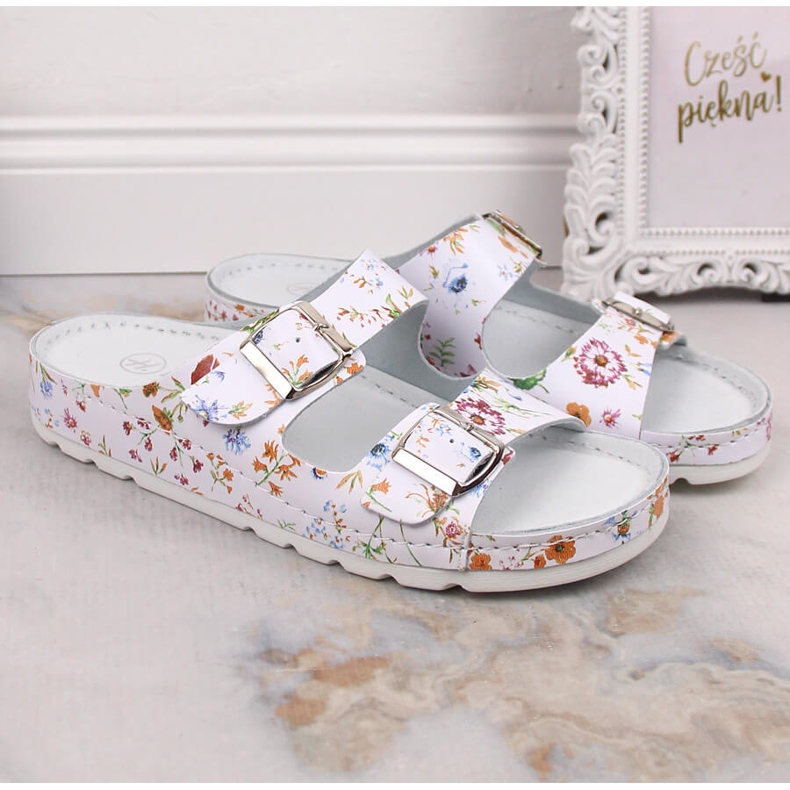 Bequeme Ledersandalen für Damen mit Blumen Helios 288 weiß 1