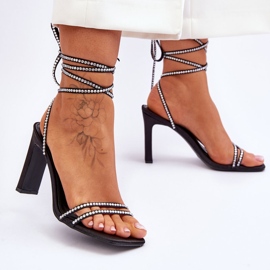 Elegante gebundene schwarze Nessy-Sandalen mit Strasssteinen 2