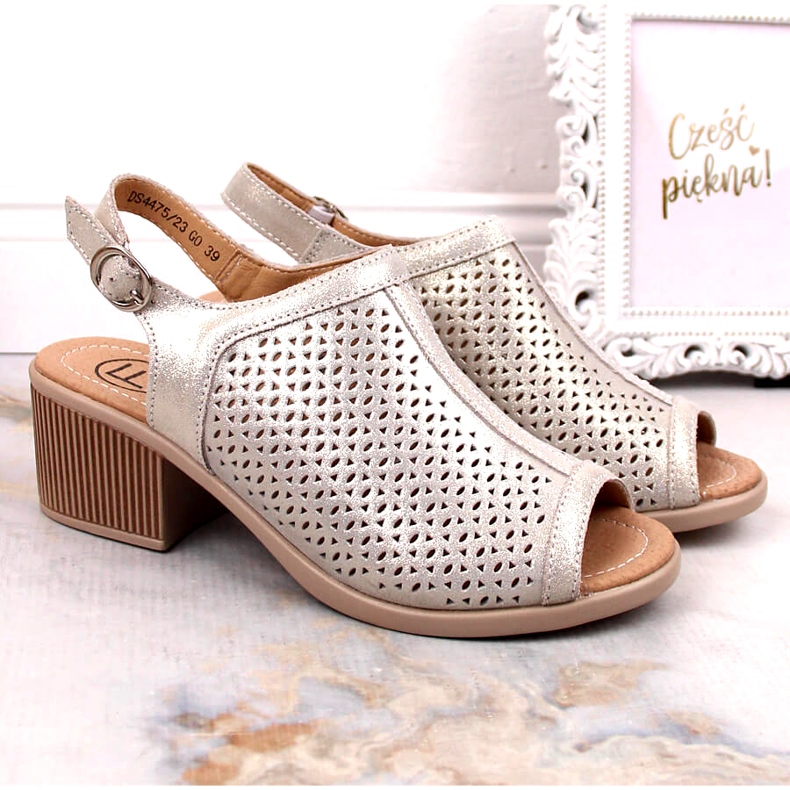 Beige/goldene durchbrochene Ledersandalen Filippo DS4475 1