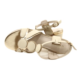 Evento Frauensandalen mit einem dekorativen oberen 23SD35-5575 Beige-Gold 6