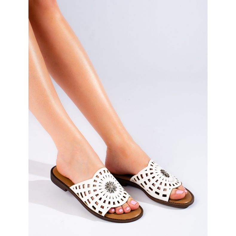 W. Potocki Durchbrochene weiße Damenhausschuhe von Potocki 1