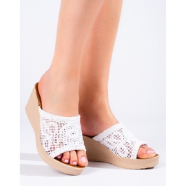 W. Potocki Damen-Keilhausschuhe mit einem durchbrochenen weißen Potocki-Streifen 1