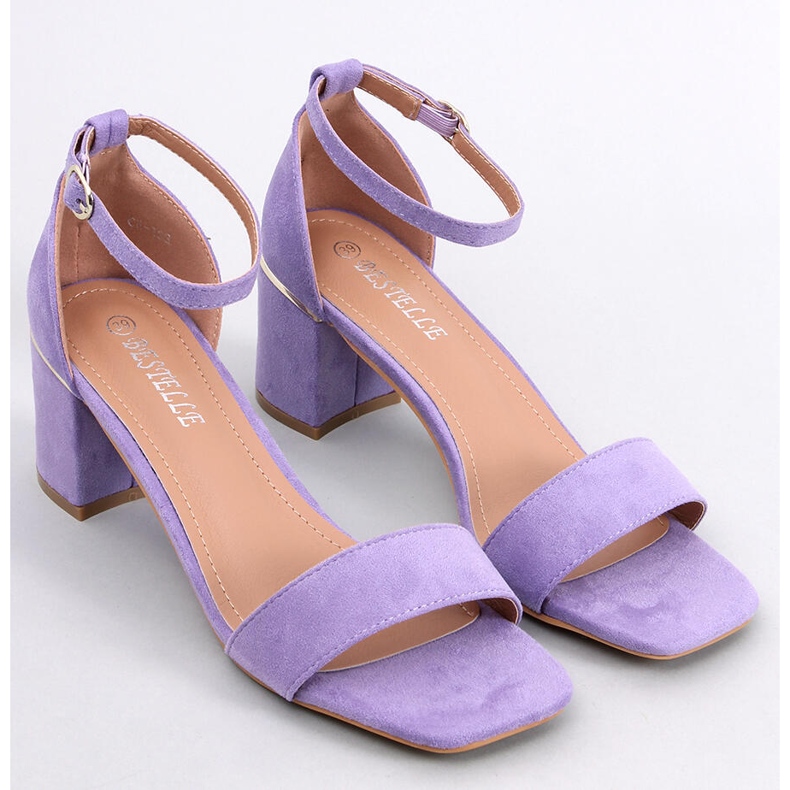 Rocco Lila Sandalen mit niedrigem Absatz violett 1