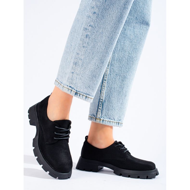 Schwarze Schuhe mit dicker Sohle von Shelovet 2