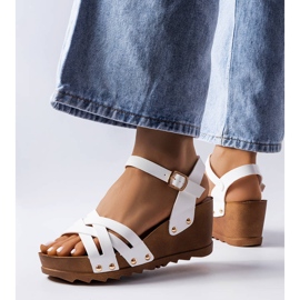 BM Weiße Keilsandalen von Audric 1