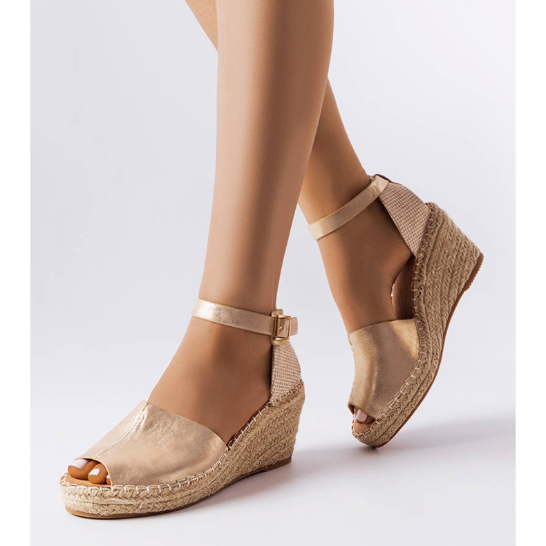 BM Goldene Espadrilles mit Keilabsatz von Trails 1