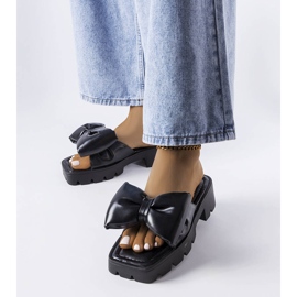 Seastar Schwarze Pantoletten mit Traktorsohle von Bossé 1