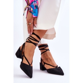 PG1 Schwarze Carlotte-Pumps mit niedrigem Absatz und geknotetem Absatz 2