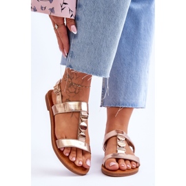 Flache Damensandalen mit dekorativem Gürtel Golden Berry 1