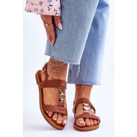 Flache Damen-Sandalen mit Zierriemen in Braunbeere 1