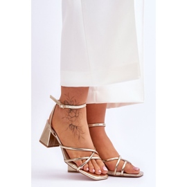 FB2 Modische goldene Felisa-Sandalen mit hohem Absatz 1