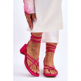 Gebundene Sandalen, rosa High Heels, geheime Liebe 1
