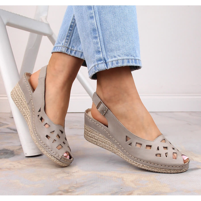 Bequeme Damen-Keilsandaletten aus Leder in Grau Helios 110-33 1