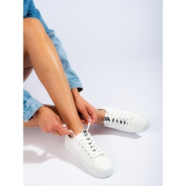 Weiße klassische Sportschuhe von Shelovet 1