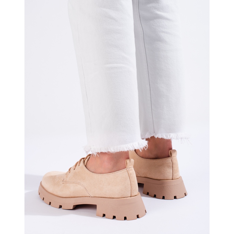 Schwarze Schuhe mit dicker Sohle von Shelovet 1