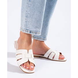 Klassische Damenhausschuhe in Weiß von Shelovet 1