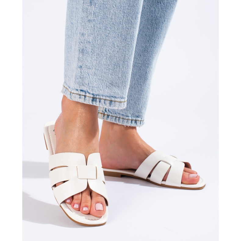 Klassische Damenhausschuhe in Weiß von Shelovet 1