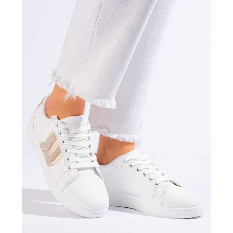 Weiße klassische Sportschuhe von Shelovet 2