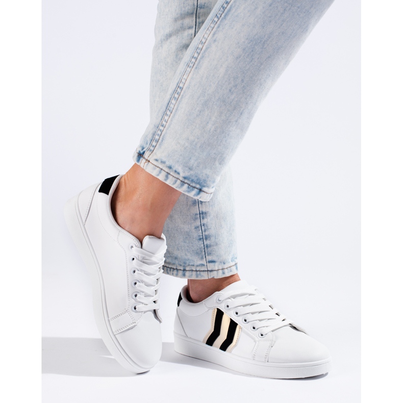 Weiße klassische Sportschuhe von Shelovet 1