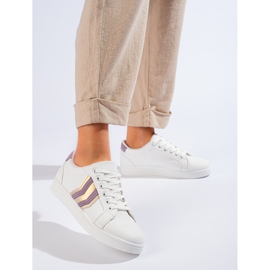 Weiße klassische Sportschuhe von Shelovet 1