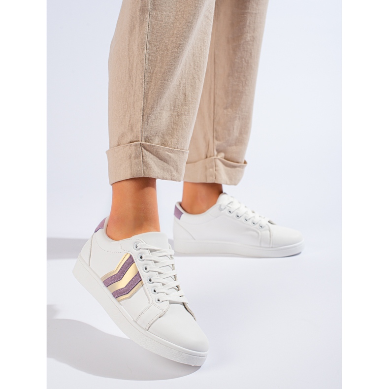 Weiße klassische Sportschuhe von Shelovet 1