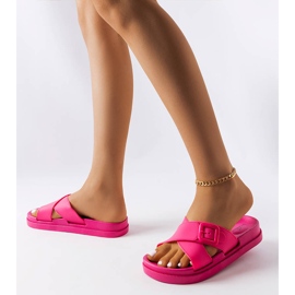 Rosafarbene Pantoletten mit Gummischnalle von Pauline 2