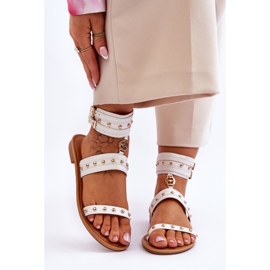 FI1 Einzigartige Damensandalen mit weißen Selina-Nieten 1