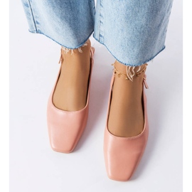 Rosafarbene Sandalen mit geschlossener Spitze 1