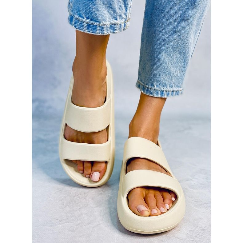 Boddie Beige Gummisandalen 1