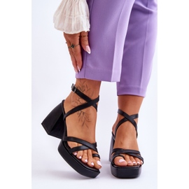 FS1 Modische Absätze und schwarze Plateausandalen 1