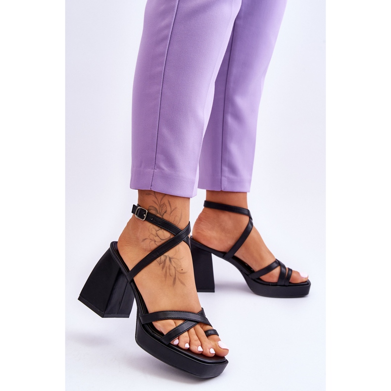 FS1 Modische Absätze und schwarze Plateausandalen 2