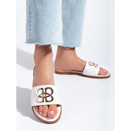 Klassische Damenhausschuhe in Weiß von Shelovet 2