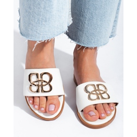 Klassische Damenhausschuhe in Weiß von Shelovet 1