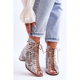 Durchbrochene Lederstiefel Maciejka 04040-11 Weiß 1