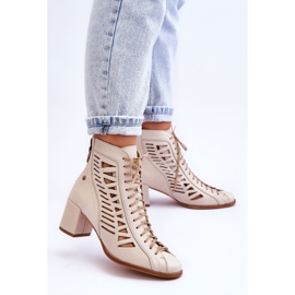 Durchbrochene Lederstiefel Maciejka 05508-22 Hellbeige 2