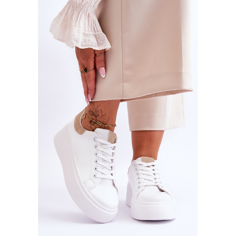 Sportschuhe auf einer riesigen Plattform in Weiß und Beige von Boneti 1