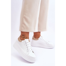 Sportschuhe auf einer riesigen Plattform in Weiß und Beige von Boneti 2