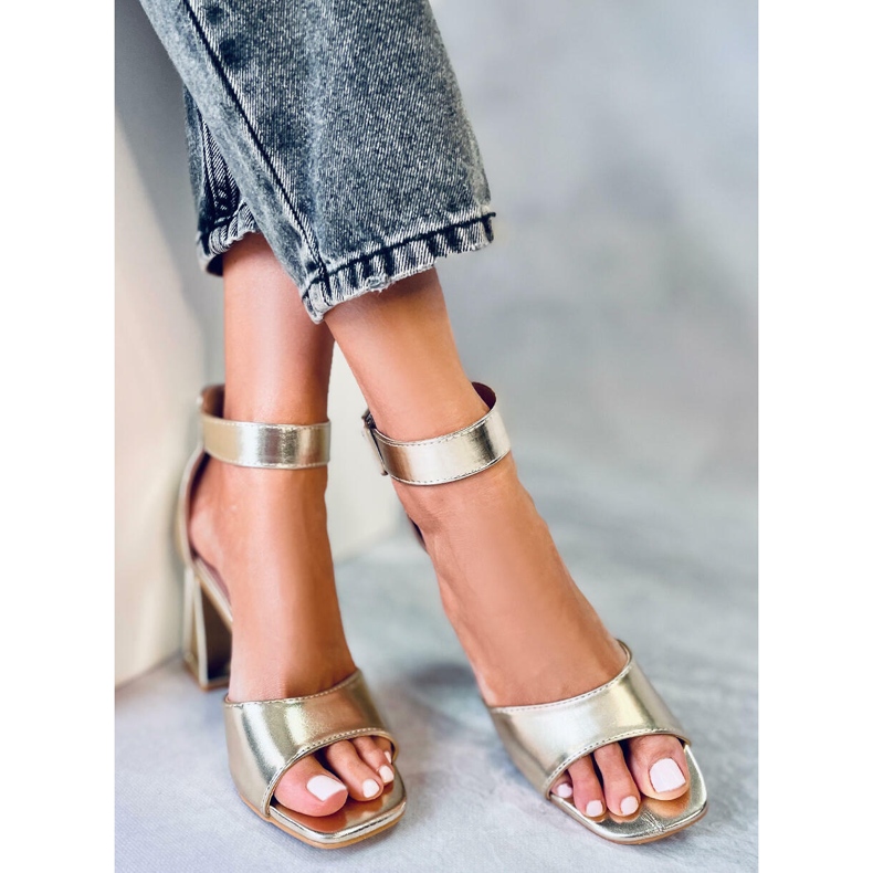 Tamara Gold-Sandalen mit geometrischem Absatz golden 2