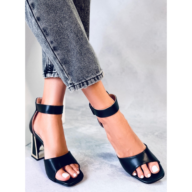 Tamara Schwarze Sandalen mit geometrischem Absatz 2